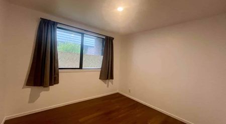 Sunny & Spacious 4-Bedroom Home with Outdoor E... - Photo 2