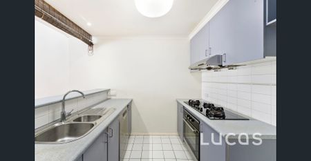 Well positioned in West Melbourne - Photo 3