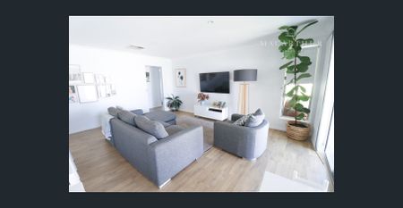 Perfect Family Home in a Quiet Street - Photo 2