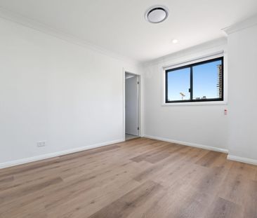 Stunning Brand-New 5-Bedroom Home in Granville - Photo 1