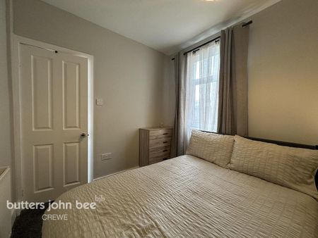 1 bedroom in a house share to rent - Photo 2