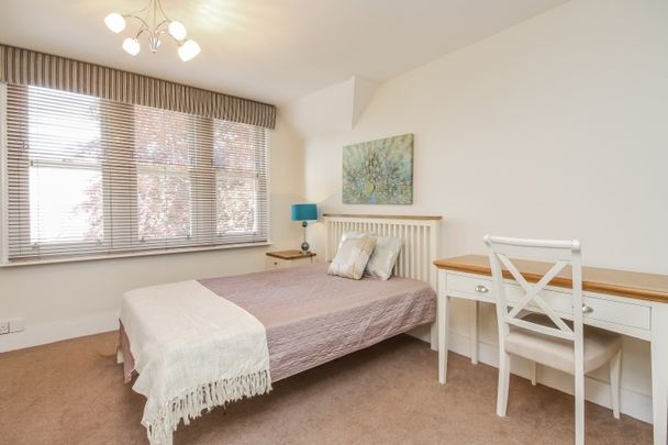 Woodstock Road, Oxford - Photo 1