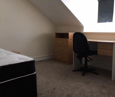 4 bedroom terraced house to rent - Photo 3