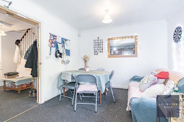 6 bedroom private hall to rent - Photo 1