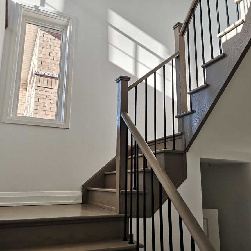 For Lease - 31 Snap Dragon Trail, East Gwillimbury, Ontario - Photo 1