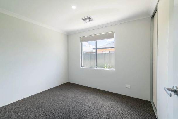 Stylish low-maintenance unit in the heart of Baldivis. - Photo 1