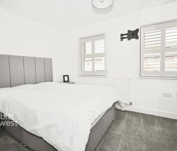 2 bedroom semi-detached house to rent - Photo 5
