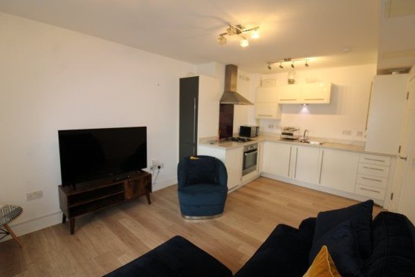 Cardon Square, Renfrew - Photo 1