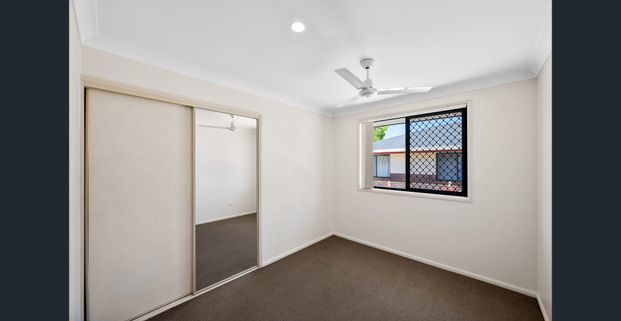 3 b/in bedroom lowset detached duplex with 2-way bathroom, air-conditioning, security screens PLUS Solar AND Walk to CBD! - Photo 1