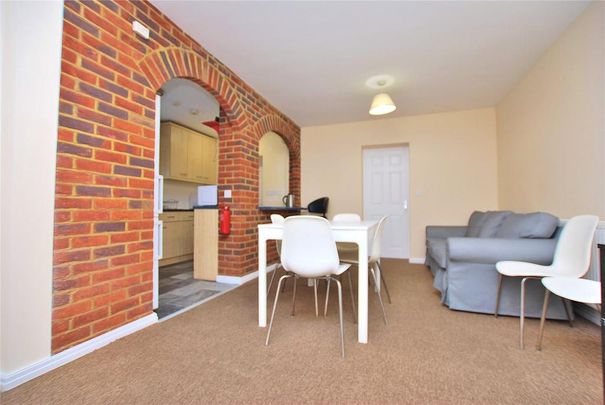 6 bedroom detached house to rent - Photo 1