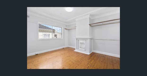 DELIGHTFUL, LOW MAINTENANCE HOME, MINUTES TO THE BEACH! - Photo 1