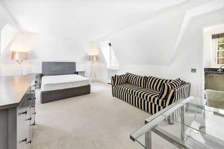 Well presented studio situated in a Grade II Listed Georgian building in the heart of Mayfair - Photo 2