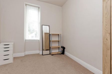 3 bedroom flat to rent - Photo 5