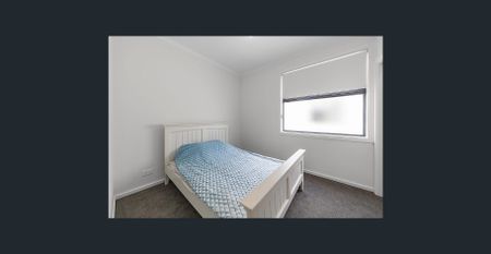 Stylish 2-Bedroom Townhouse - Photo 3