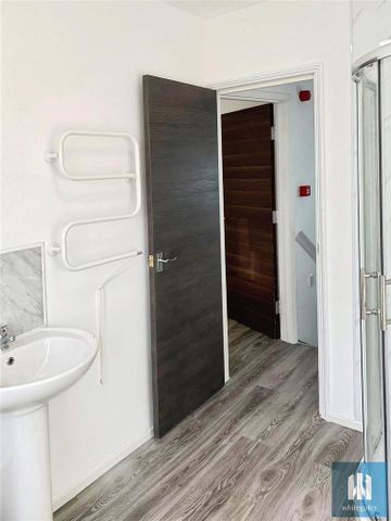 1 bedroom in a house share to rent - Photo 5