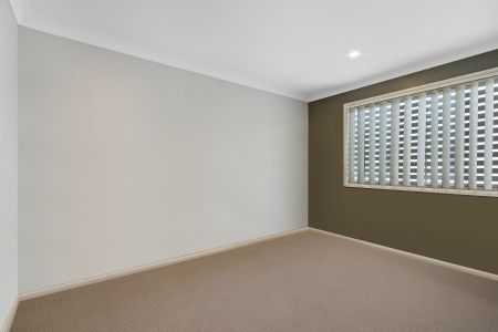 Spacious Townhome with 2 Car Garage - Photo 3