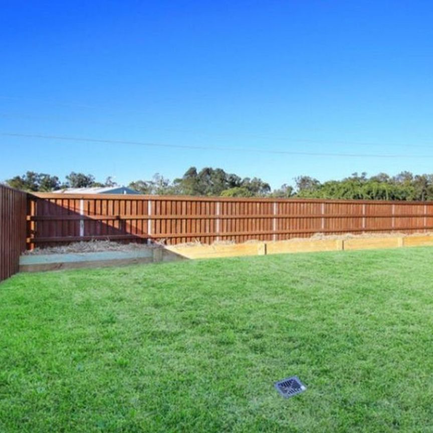 Bright & Beautiful - Great Backyard! - Photo 1