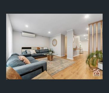 SEAMLESS INDOOR - OUTDOOR LIVING! - Photo 2