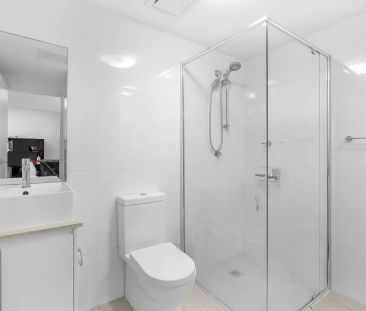 Modern Top Floor Apartment - Entrance via Shackel Avenue - Photo 4