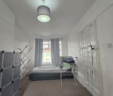 1 Bed Semi-Detached House, Guernsey Avenue, BS4 - Photo 2