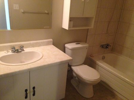 17 Eldon Hall Place - Unit 605 - 2 bed, 1 bath - Photo 3