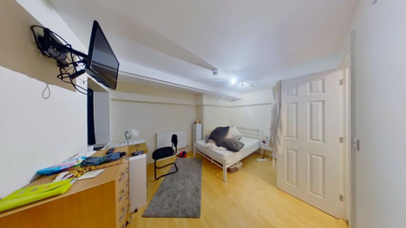 4 bedroom ground floor flat to rent - Photo 5