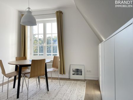 Traumhafte Dachgeschoß-Wohnung mit 2 Schlafzimmern in einer Stadtvilla mit nur 3 Wohneinheiten! - Photo 4