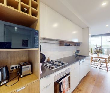 Stylish Urban Living in the Heart of Northcote - Photo 6