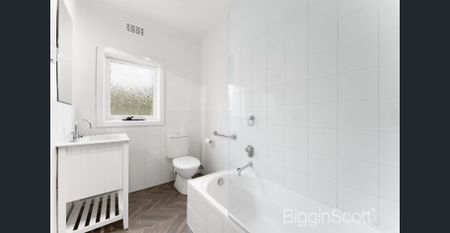 APARTMENT LIVING ON LAKE DAYLESFORD - Photo 4