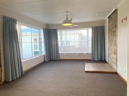 4-Bedroom Family Home in New Lynn - AVAILABLE NOW - Photo 2