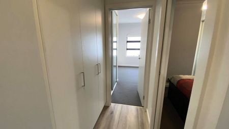 Prestige and Stylish Two-Bedroom Apartment - Photo 2