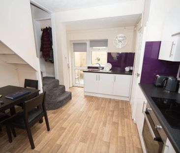 2 bedroom terraced house to rent - Photo 4