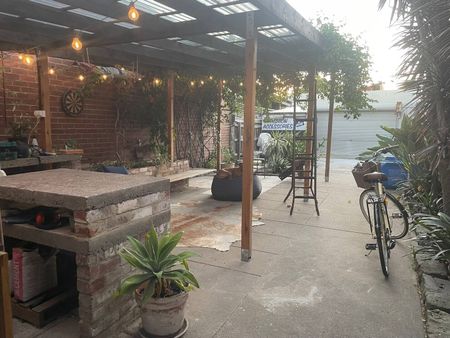 Thornbury - Photo 2