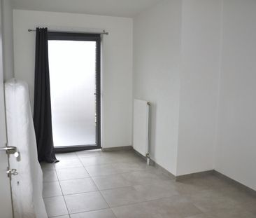 Centraal gelegen, gelijkvloers appartement met garage - Photo 1