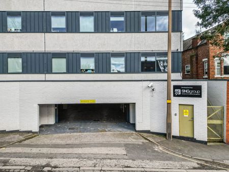 4 bed Apartment for Rent - Photo 4