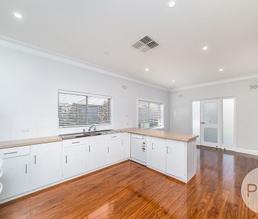 14 Inglis Street, Lake Albert NSW 2650 - Photo 3