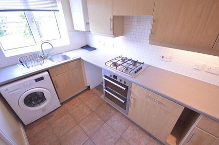 3 Bedroom Semi Detached To Let - Photo 5