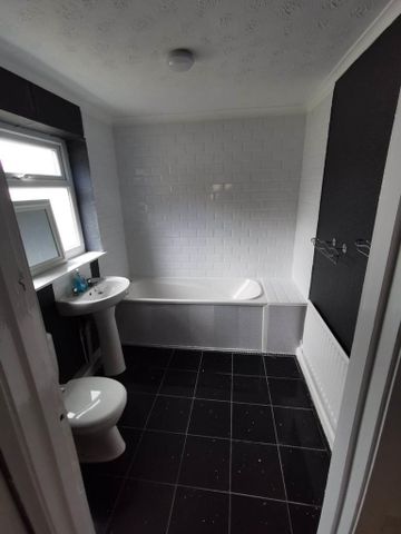 3 bedroom terraced house to rent - Photo 4