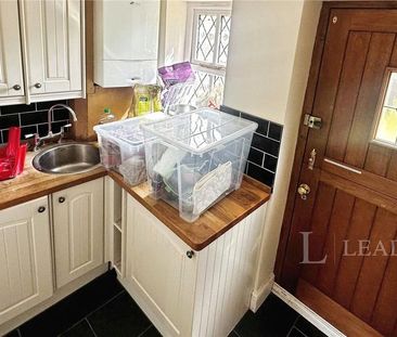 1 bedroom in a house share to rent - Photo 4