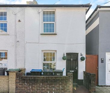 2 bedroom end of terrace house to rent - Photo 2