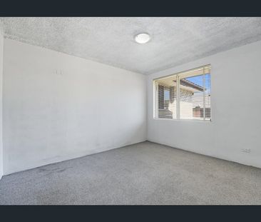 Top Floor Living! - Photo 4