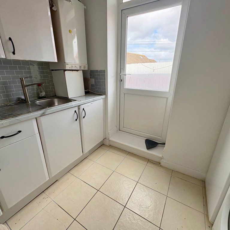 CAPSTONE ROAD, CHARMINSTER (P07876) - Photo 1