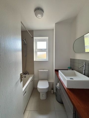 Studio Flat, Gaugin Court, SE16 - Photo 5