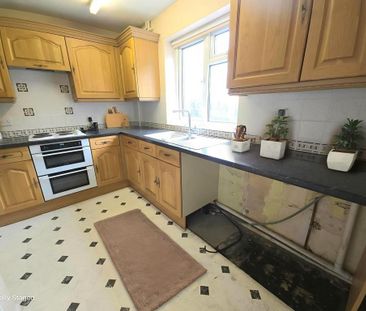 3 bedroom semi-detached house to rent - Photo 2