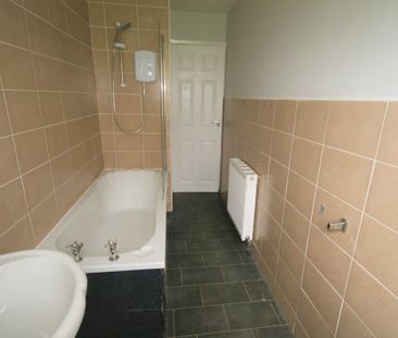 Gantock Crescent, 2 Bedroom Unfurnished Apartment, Cranhill – Avail... - Photo 3