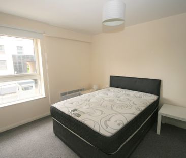 Wallace Street – Spacious & Modern 2 Bed Furnished Apartment, Trade... - Photo 3