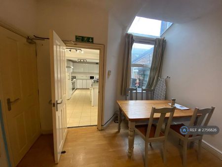 6 bedroom terraced house to rent - Photo 2