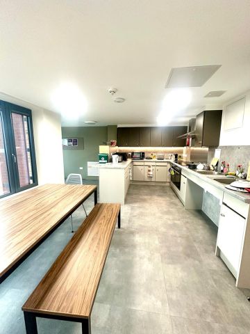 Room in a Shared Flat, Robeson House, SE15 - Photo 3