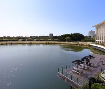 Luxury Waterfront Living at Royal Pines Marina - Photo 4