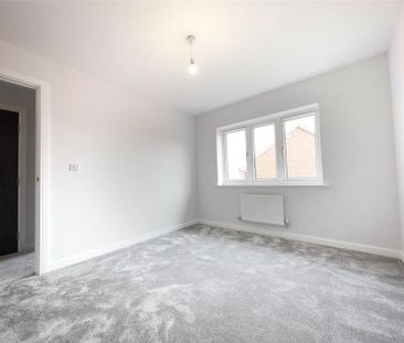 4 bedroom detached house to rent - Photo 2